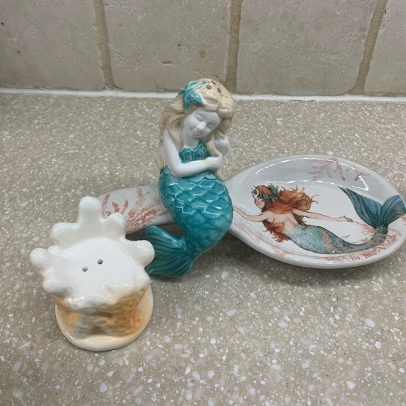 Mermaid salt & shaker and matching spoon holder - Picture 4 of 4